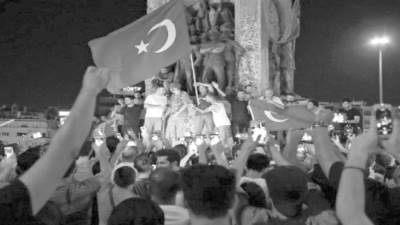 أردوغان يتوعد معارضيه دنيا وآخرة!