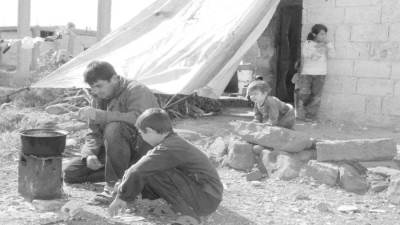 سوريون قذف بهم «الربيع العربى» إلى مخيمات اللاجئين!