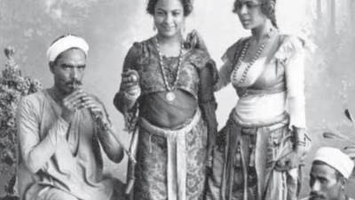 أبوالروس.. مغنى بالعافية؟!